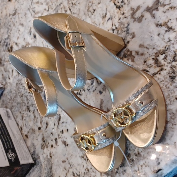 MICHAEL KORS RORY Gold Platform Dressy Open Toe Sandals SZ 9 - Picture 9 of 16